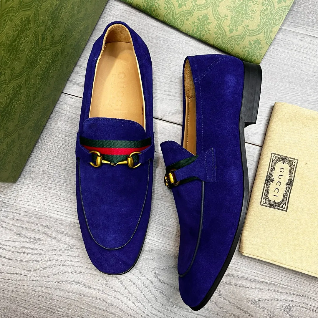 Factory price: 500💰-Gucci men’s formal leather shoes! Genuine molded horsebit, a classic must-have for your shoe cabinet! The feet are particularly delicate! This Gucci original version is a set last, and we are consistent with the counter! Therefore, it is more comfortable in terms of last shape and comfort! Take it to the counter and compare at will! Good shoes are more than just what they make! But grasp the essence from the inside out! Material: Imported first-layer frosted cowhide! Genuine leather outsole imported from Italy, size: 39-44 (38/45 customized, non-refundable)